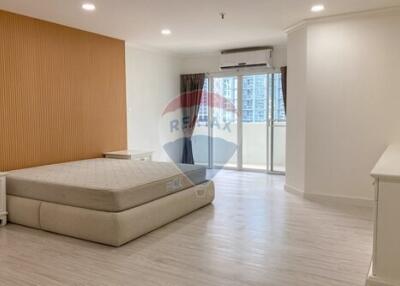 3 bed 3 bath 55 tower for rent near BTS thong lor