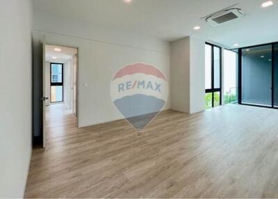 420 Sqm., 4 Beds, 4 Baths Townhouse listed for ฿ 150,000./Month