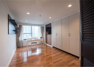 Luxurious 4-Bed Condo in Khlong Toei