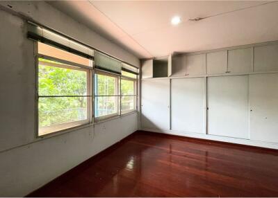 House with space 2 storeys Ideal for restaurants or spa close to BTS Thonglor.