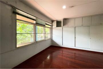 House with space 2 storeys Ideal for restaurants or spa close to BTS Thonglor.