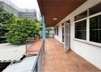 House with space 2 storeys Ideal for restaurants or spa close to BTS Thonglor.