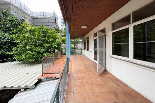 House with space 2 storeys Ideal for restaurants or spa close to BTS Thonglor.