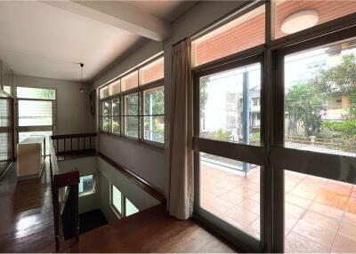 House with space 2 storeys Ideal for restaurants or spa close to BTS Thonglor.