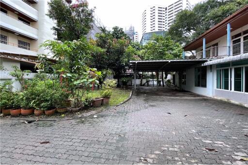 House with space 2 storeys Ideal for restaurants or spa close to BTS Thonglor.