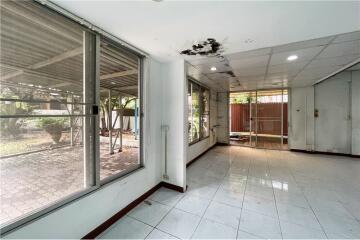 House with space 2 storeys Ideal for restaurants or spa close to BTS Thonglor.