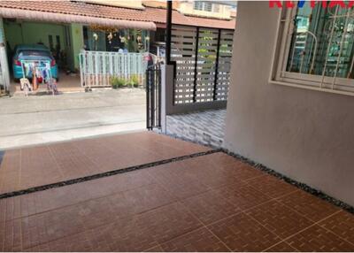 100 Sqm., 3 Beds Townhouse listed for ฿ 1,980,000.