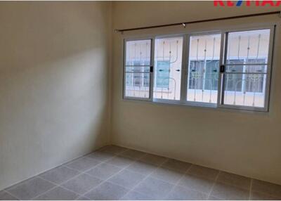 100 Sqm., 3 Beds Townhouse listed for ฿ 1,980,000.