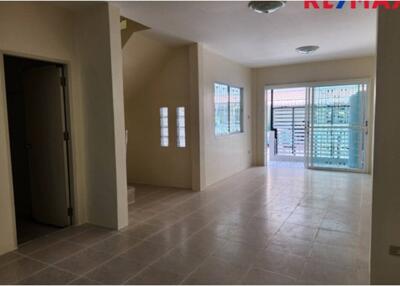 100 Sqm., 3 Beds Townhouse listed for ฿ 1,980,000.