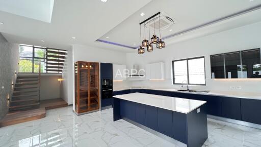 4 Bedrooms 5 Bathrooms in East pattaya