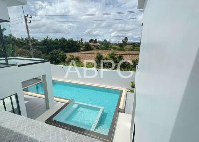 4 Bedrooms 5 Bathrooms in East pattaya