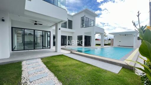 4 Bedrooms 5 Bathrooms in East pattaya