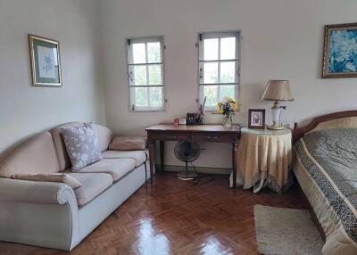 Cozy bedroom with a mix of furniture