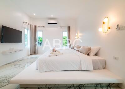 4 Bedrooms 5 Bathrooms in East Pattaya