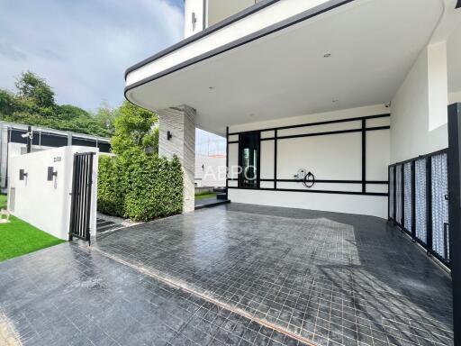 3 Bedrooms 3 Bathrooms in East Pattaya