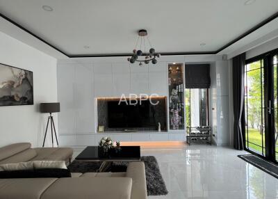 3 Bedrooms 3 Bathrooms in East Pattaya