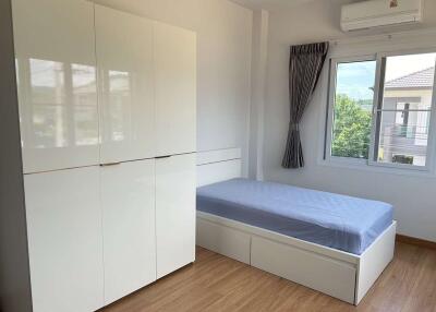 Modern 4-Bedroom Family Home : Nong Kwai, Chiang Mai