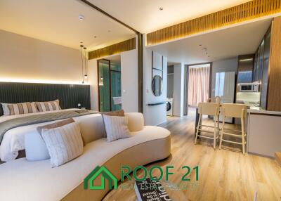 Exclusive 47 SQM High-Rise Luxury Condo on the 41st Floor at AROM JOMTIEN – Unmatched Panoramic Ocean Views! / S-0895K