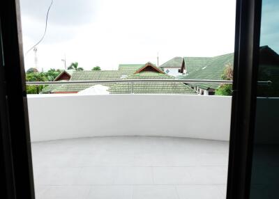 Newly renovated townhouse in East Pattaya