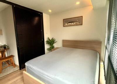 1-BR Condo at Socio Ruamrudee near BTS Nana