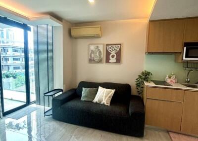 1-BR Condo at Socio Ruamrudee near BTS Nana