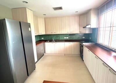 3-BR Condo at Polo Park Condominium near MRT Lumphini