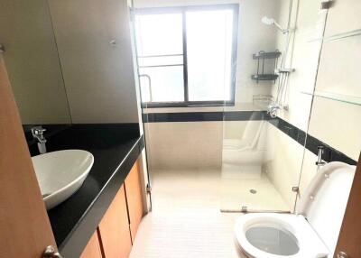 3-BR Condo at Polo Park Condominium near MRT Lumphini