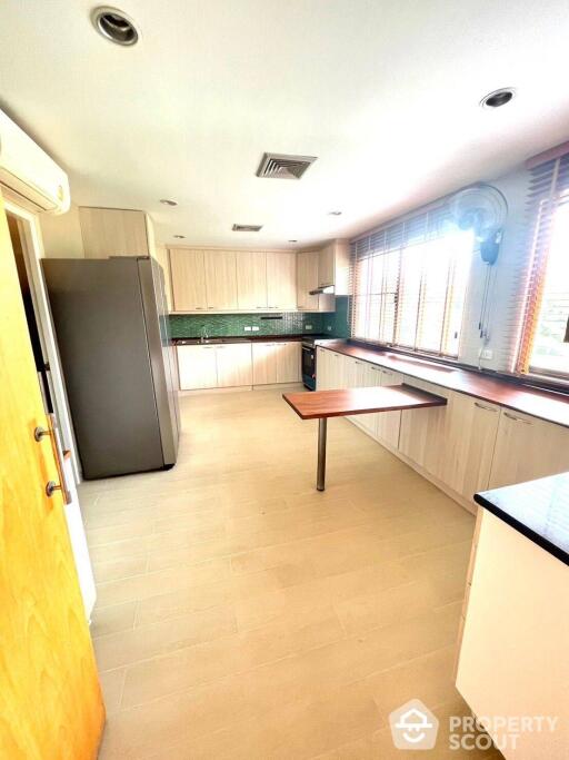 3-BR Condo at Polo Park Condominium near MRT Lumphini