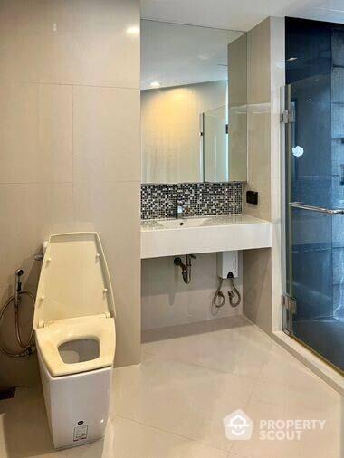 2-BR Condo at Rhythm Sukhumvit 44/1 near BTS Phra Khanong