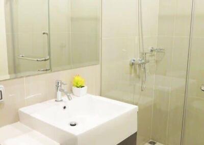 1-BR Condo at Villa Asoke near MRT Phetchaburi