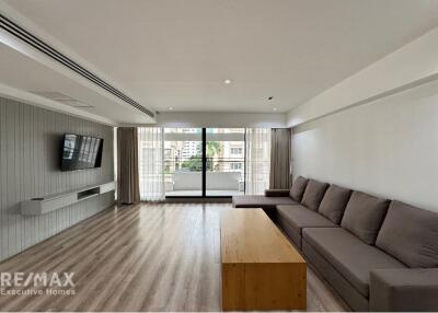 Spacious 3 Bedroom Condo near BTS Asoke