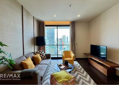 2 Bedrooms Condo with Stunning View for Rent, 5 Mins Walk to BTS Phrom Phong