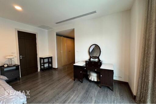 Luxurious Condo with BTS Phloen Chit 13 Mins Walk - The Crest Ruamrudee