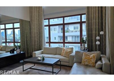 Luxurious Condo with BTS Phloen Chit 13 Mins Walk - The Crest Ruamrudee