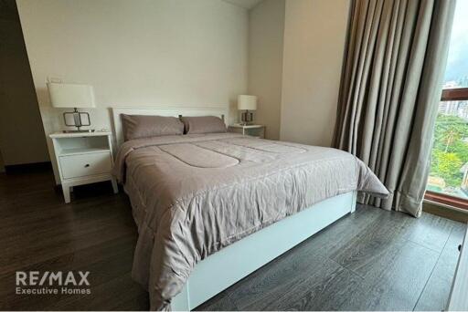 Luxurious Condo with BTS Phloen Chit 13 Mins Walk - The Crest Ruamrudee