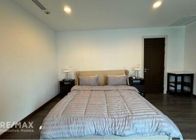 Luxurious Condo with BTS Phloen Chit 13 Mins Walk - The Crest Ruamrudee