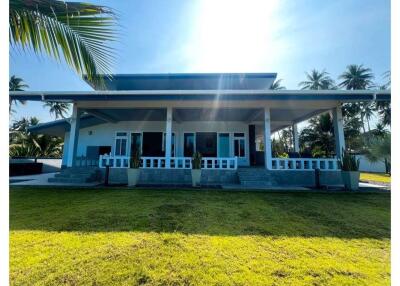 2 Bedrooms Beachfront House with Spectacular Ocean View