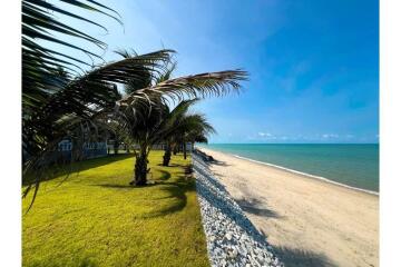 2 Bedrooms Beachfront House with Spectacular Ocean View