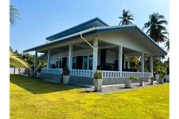 2 Bedrooms Beachfront House with Spectacular Ocean View