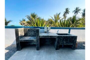 2 Bedrooms Beachfront House with Spectacular Ocean View