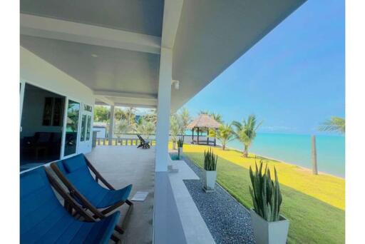 2 Bedrooms Beachfront House with Spectacular Ocean View