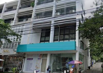 Shophouse for rent in Sukhumvit 39