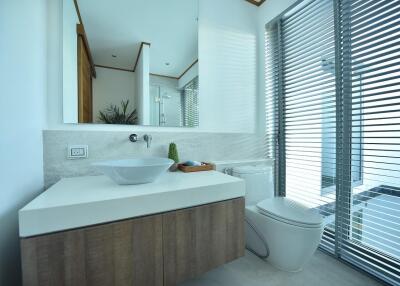 Modern bathroom with large mirror and natural light