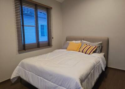 Cozy bedroom with a bed and window