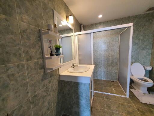 Spacious bathroom with modern amenities