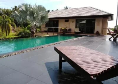 5-Bedrooms Luxury Villa in Maenam Koh Samui "SALE"