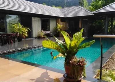 5-Bedrooms Luxury Villa in Maenam Koh Samui "SALE"