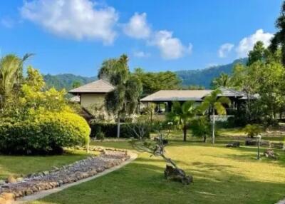 5-Bedrooms Luxury Villa in Maenam Koh Samui "SALE"