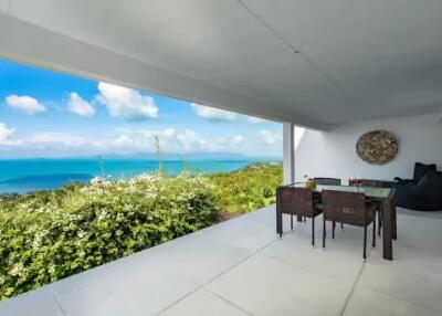 Stunning 2-Bedroom Garden Suite with Breathtaking Sea Views "RENT"