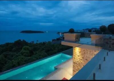 "Seaside Splendor: Luxurious 4-Bedroom Villa with Panoramic Views and Infinity Pool in Chaweng Beach"